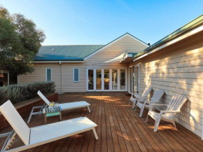 The Beach House - Quintessential Holiday House with open fireplace!